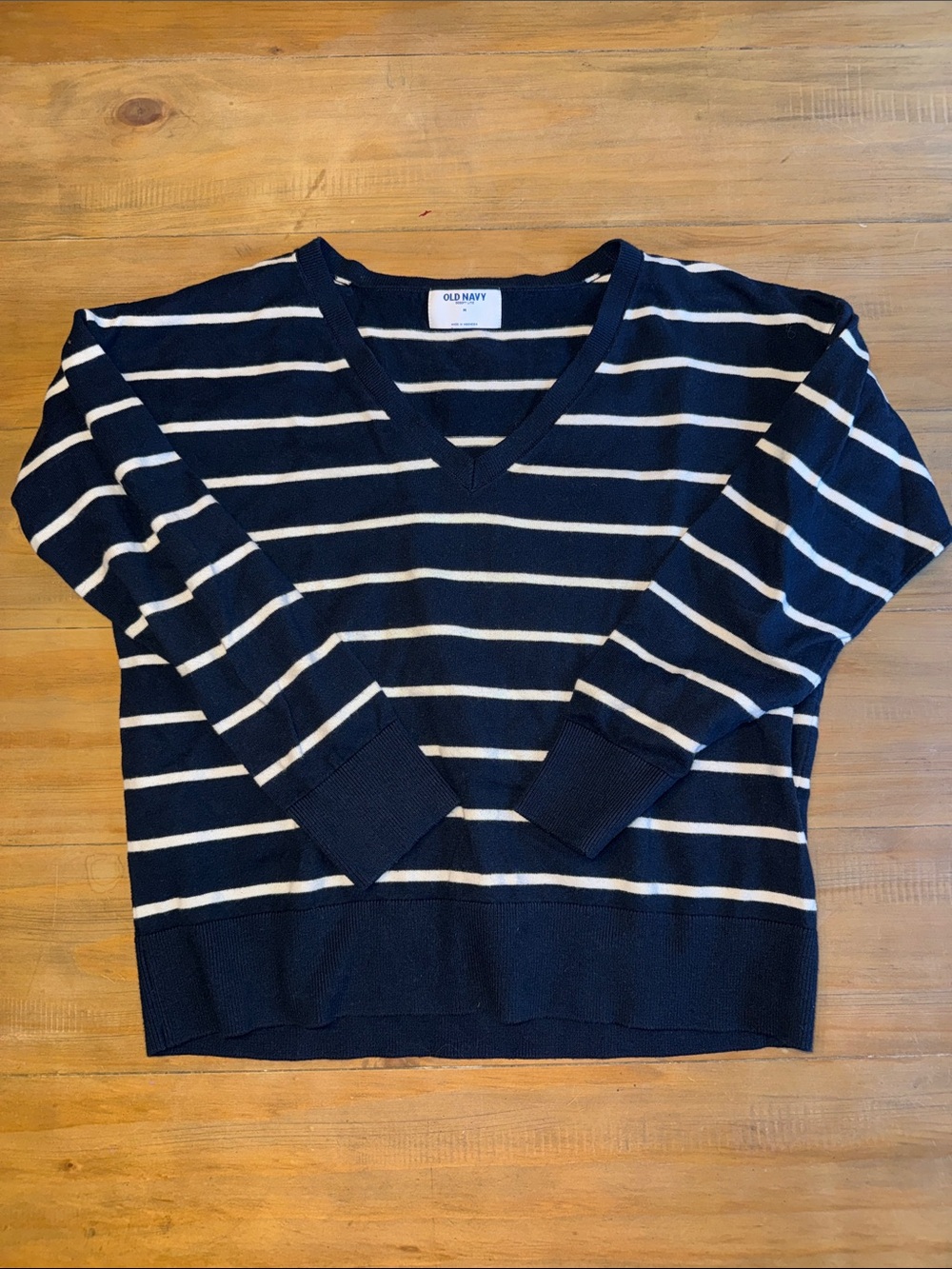 Old Navy Women’s Navy and White Striped V-Neck Sweater